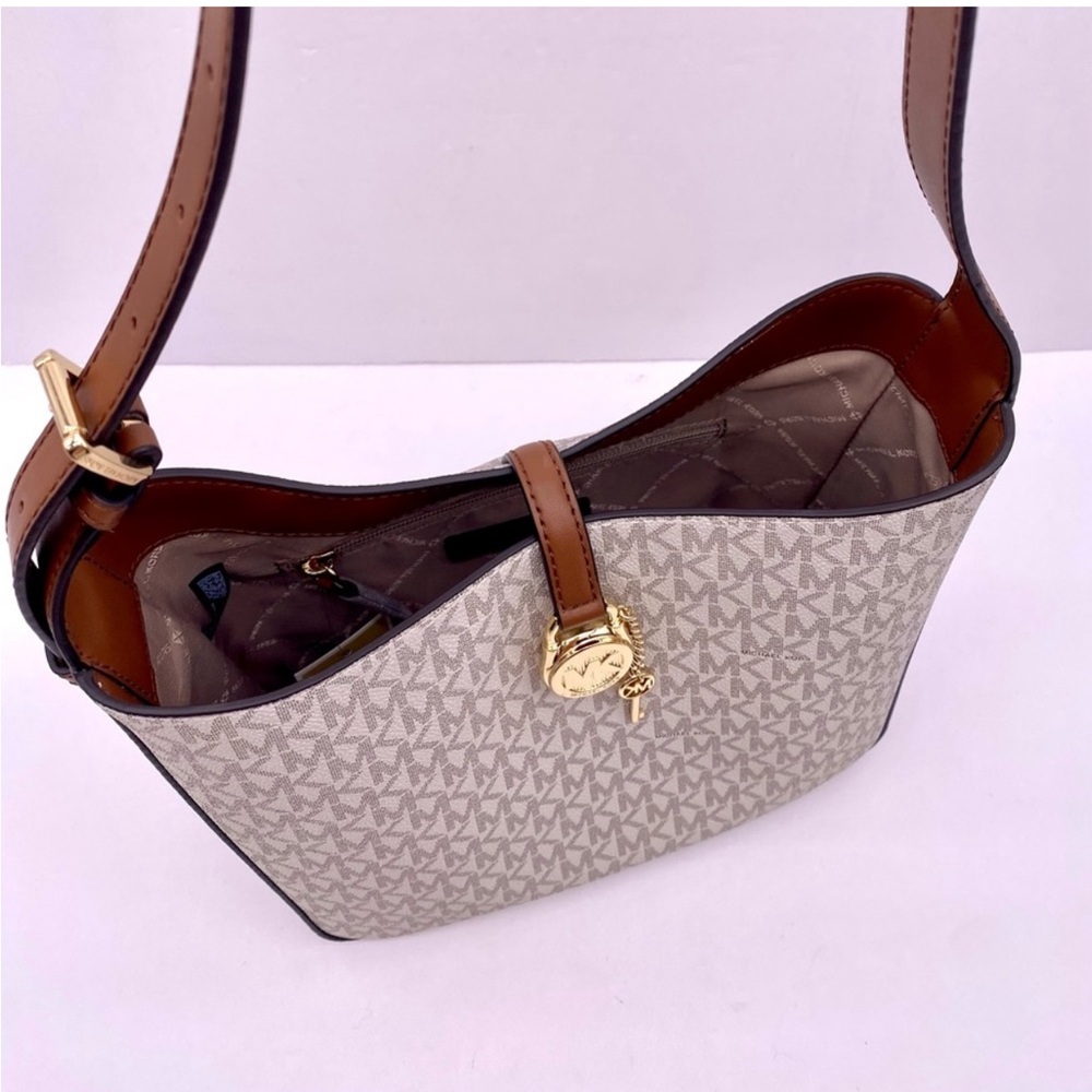 Michael Kors Lyra Small Bucket Shoulder Bag MK Vanilla - Picture 10 of 13